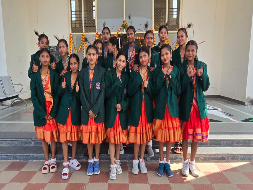 TRIBAL FOLK DANCE BY GIRLS IN THE JANJATIYA GAURAV DIWAS 15 NOVEMBER 2025